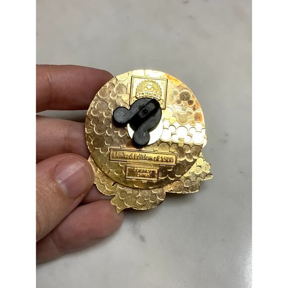 Chip and Dale American Independence Day Disney Trading Pin 2010 - Picture 2 of 2